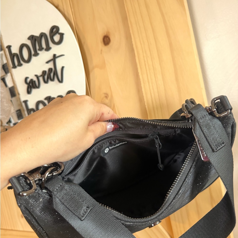 lululemon 3L black glitter crossbody/shoulder bag - Picture 4 of 7